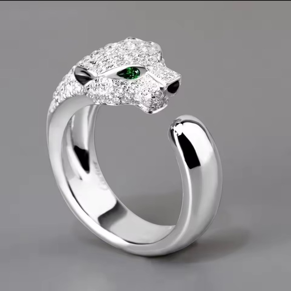 Elegant Silver Panther Ring with Green Accents - Picture 4 of 6